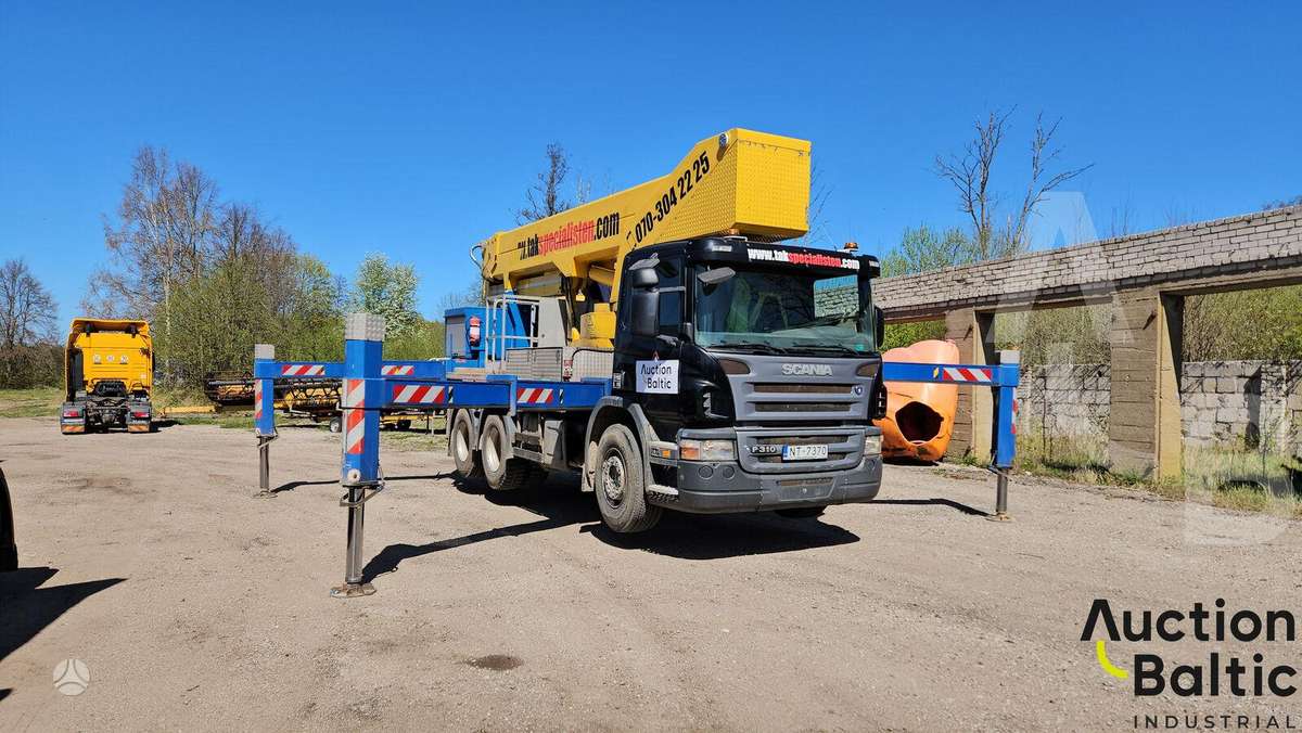 Scania P 310, boom lift