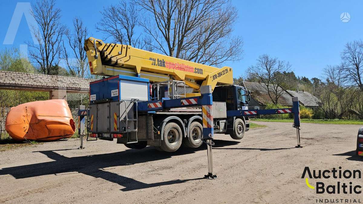 Scania P 310, boom lift