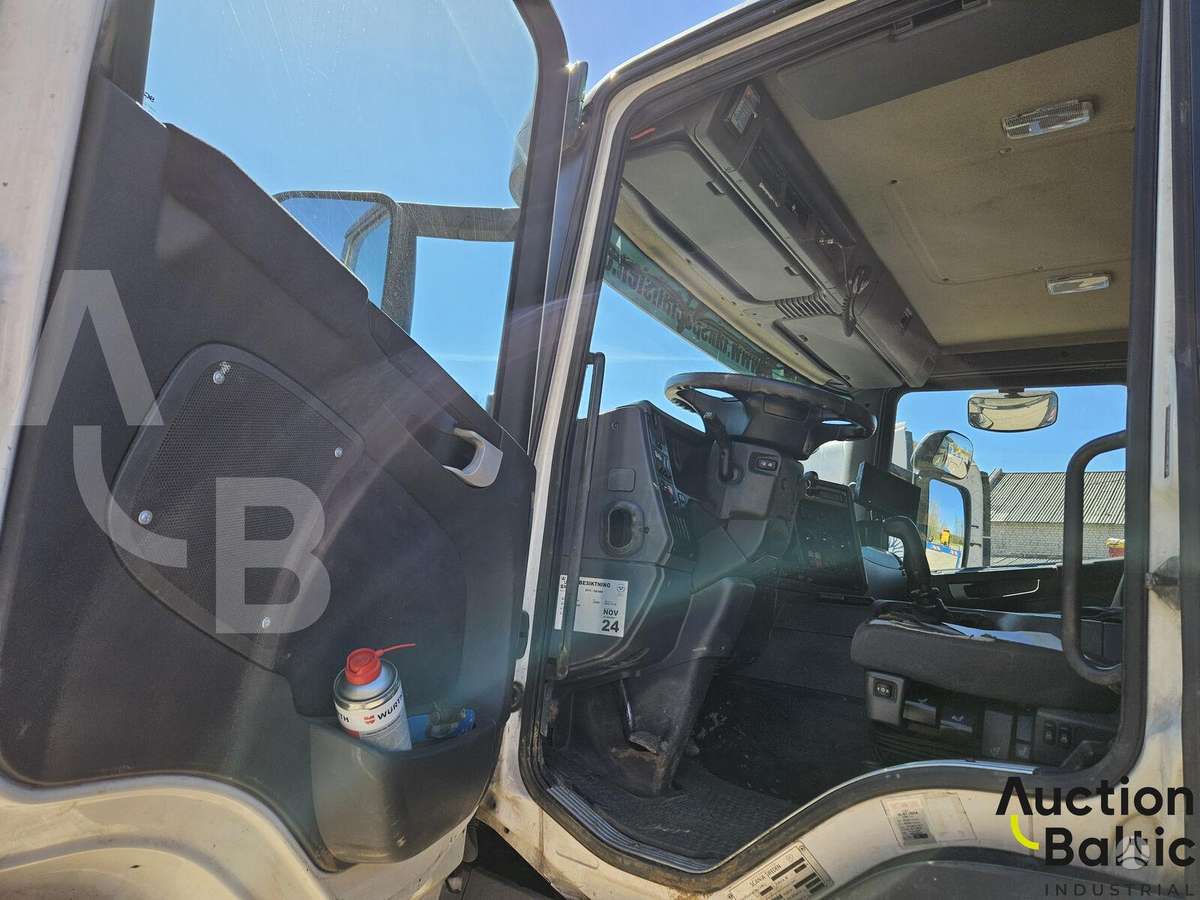 Scania P 310, boom lift