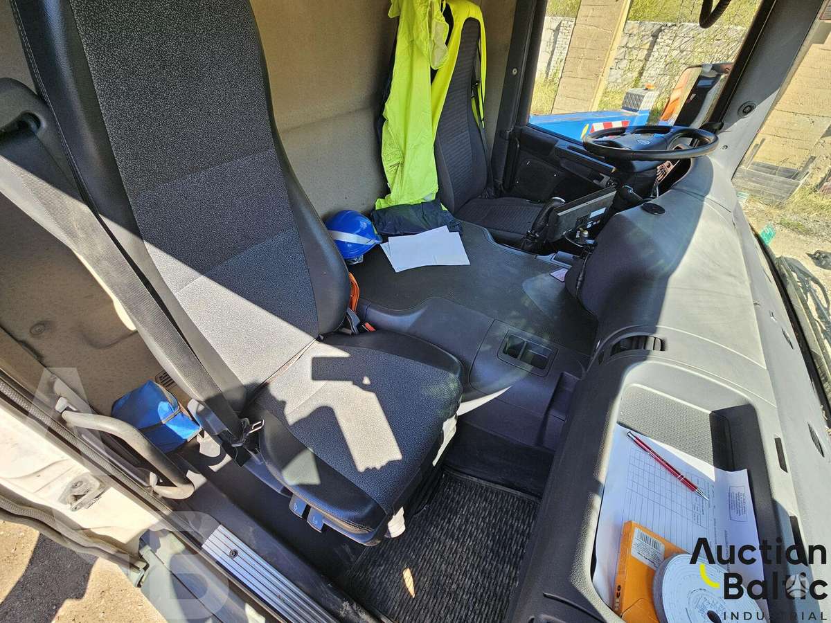 Scania P 310, boom lift