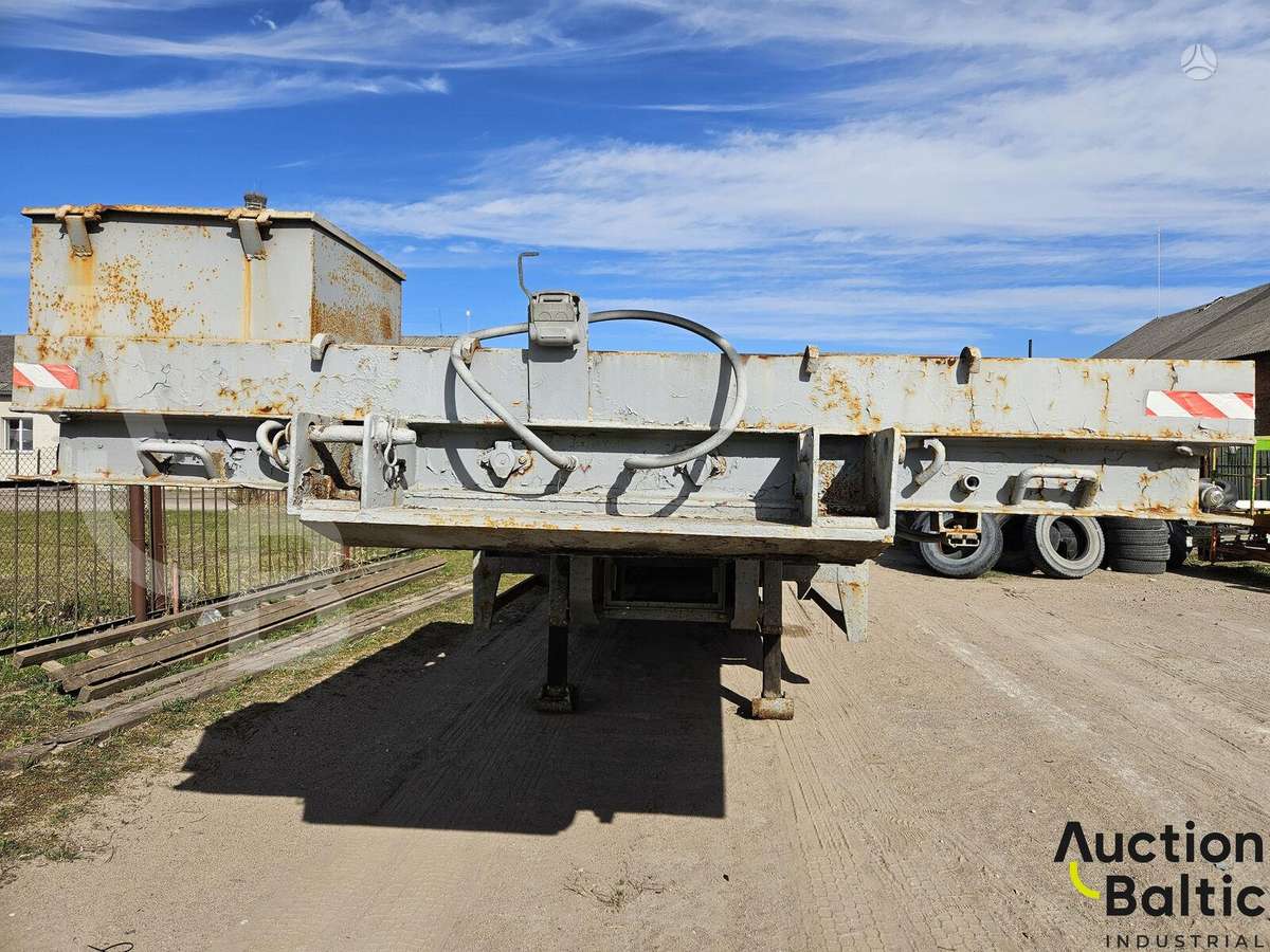 M&G FAC27Y, flatbed