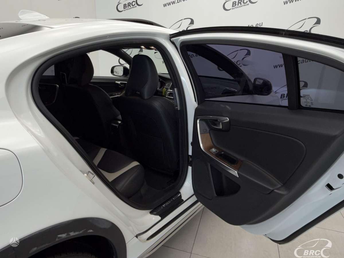Volvo S60 Cross Country, 2.4 l., Седан