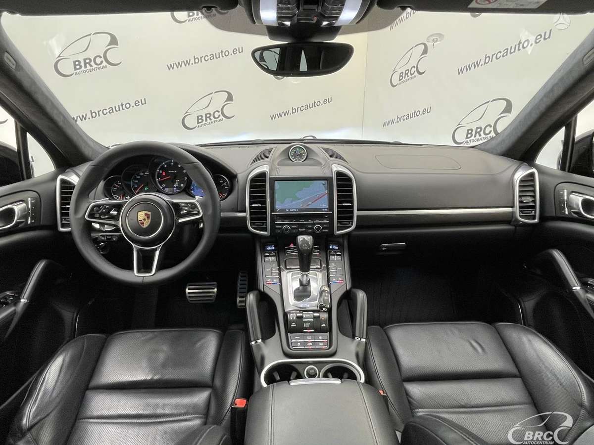 Porsche Cayenne - 4