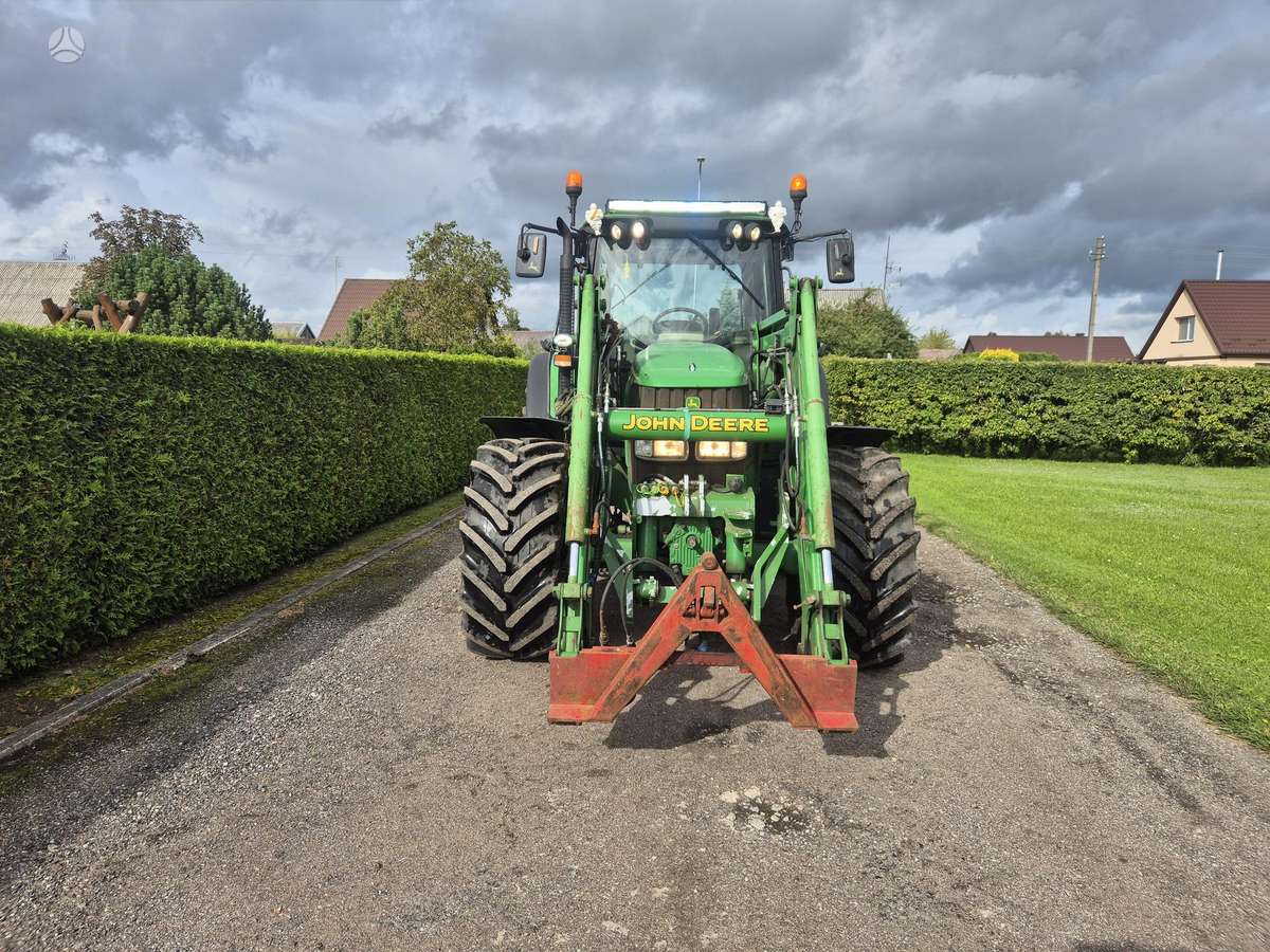 John Deere 6320 / 6430, traktoriai