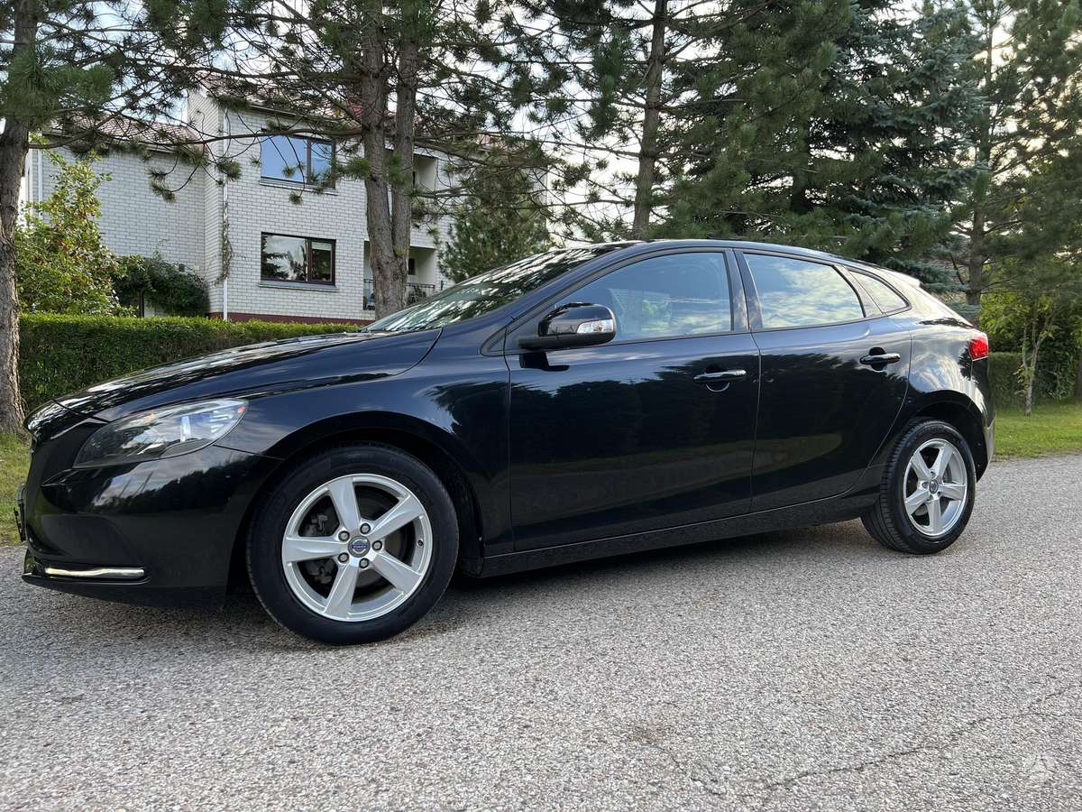 Volvo V40, 1.6 l., hatchback