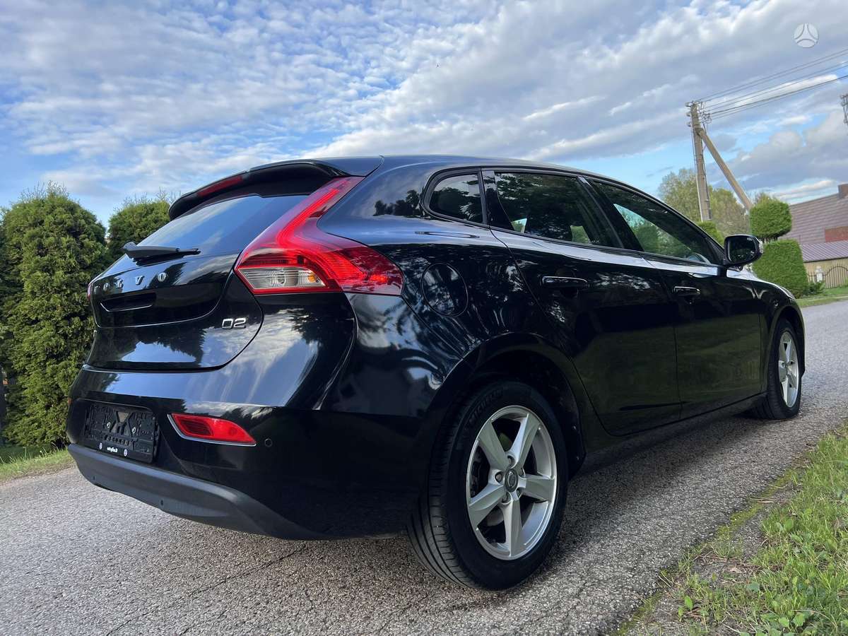 Volvo V40, 1.6 l., hatchback