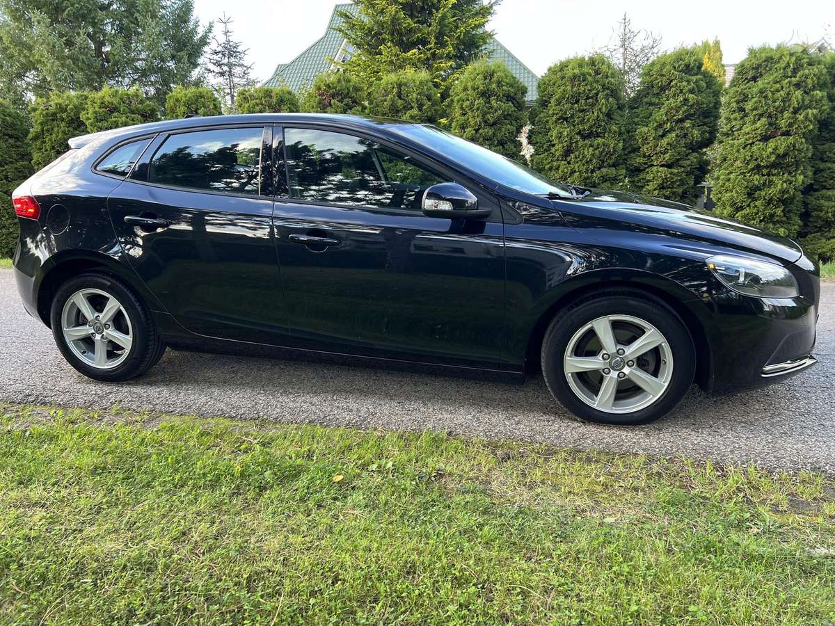 Volvo V40, 1.6 l., hatchback