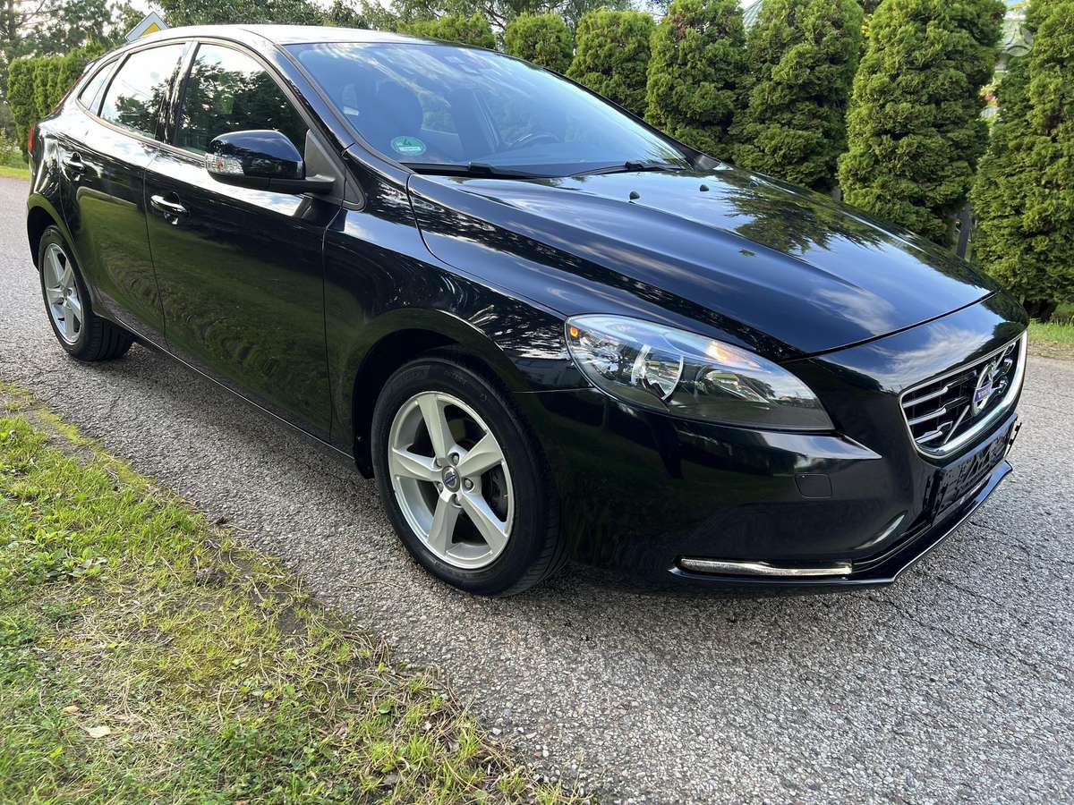 Volvo V40, 1.6 l., hatchback