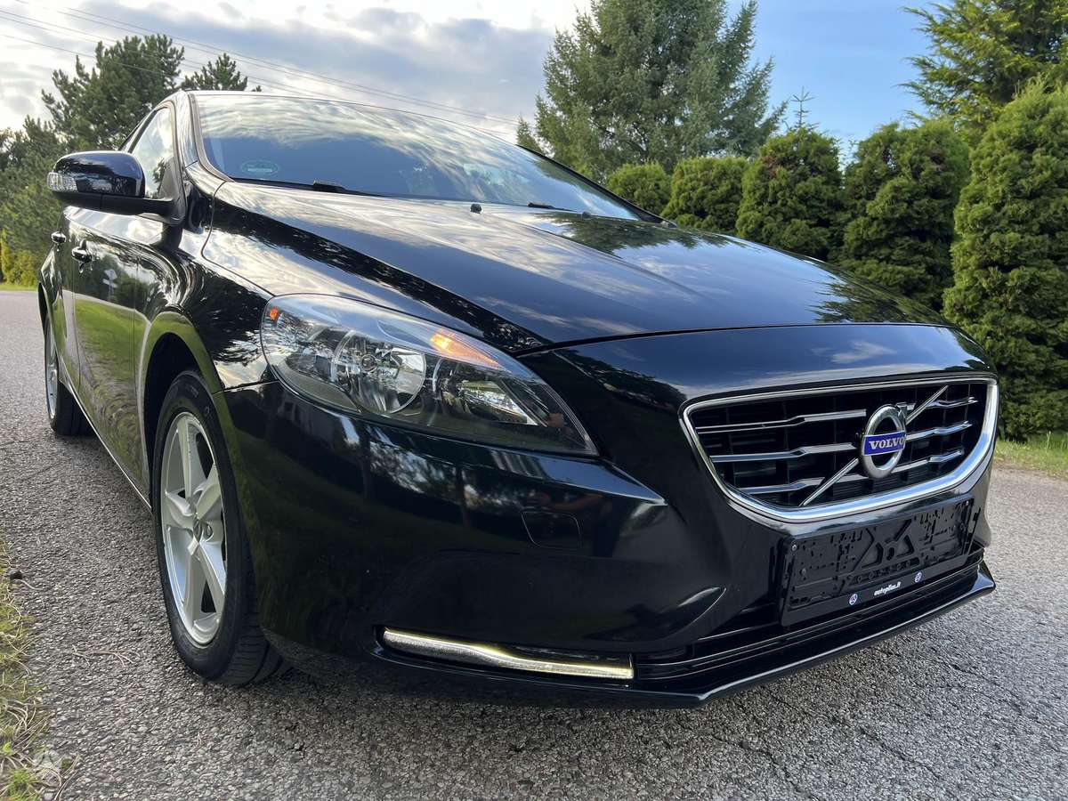 Volvo V40, 1.6 l., hatchback