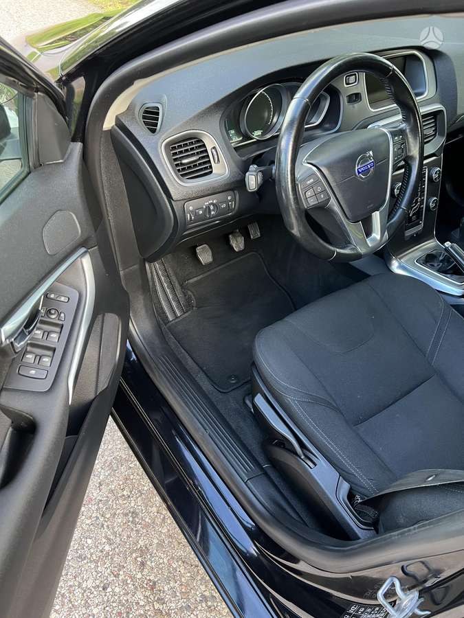 Volvo V40, 1.6 l., hatchback