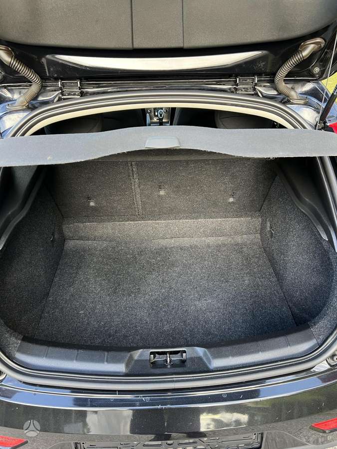 Volvo V40, 1.6 l., hatchback