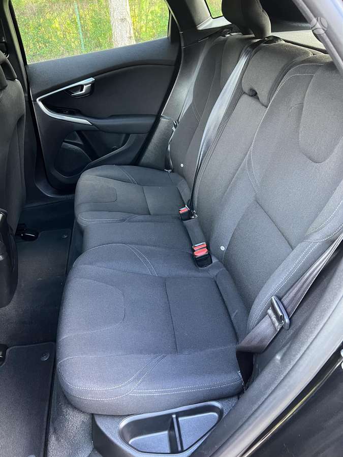 Volvo V40, 1.6 l., hatchback