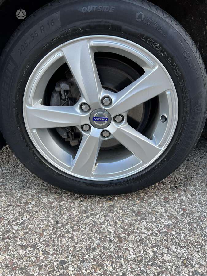 Volvo V40, 1.6 l., hatchback