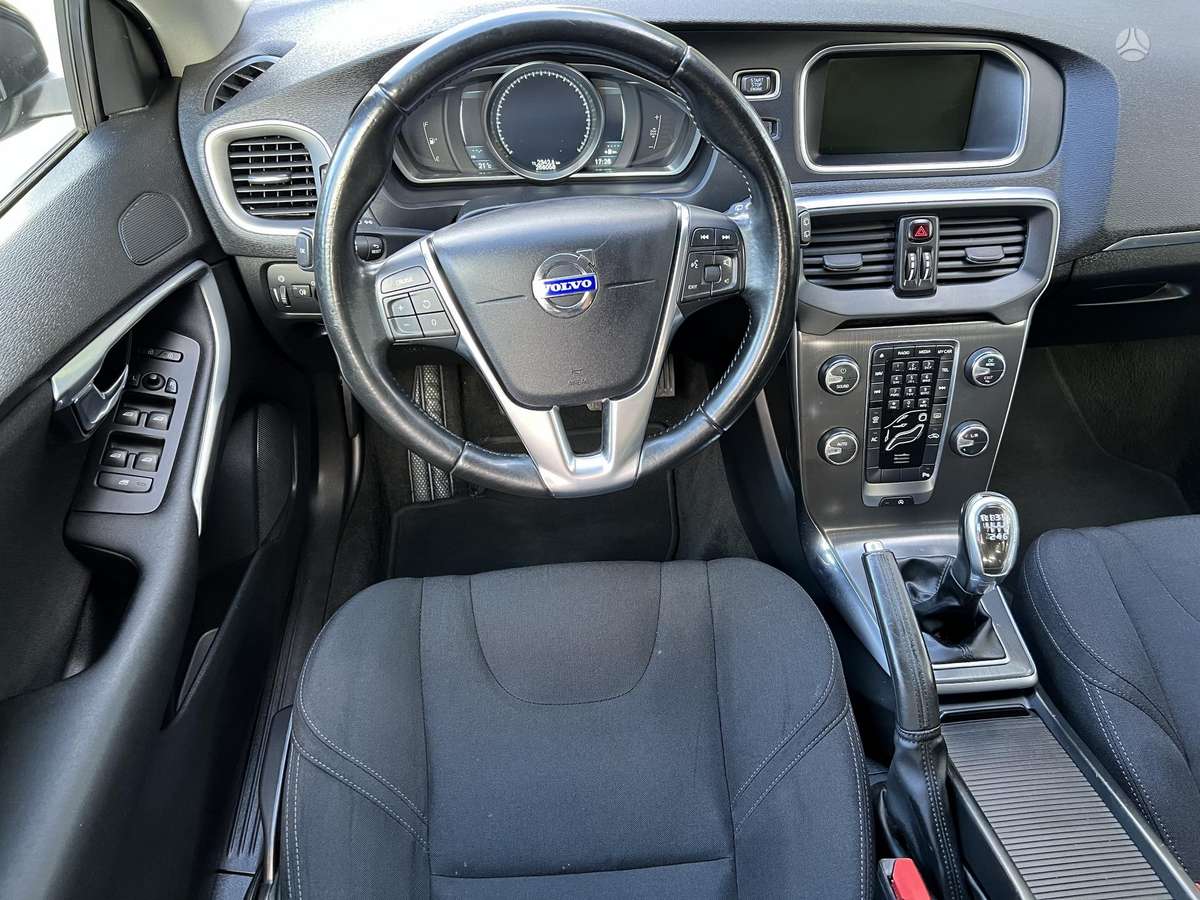 Volvo V40, 1.6 l., hatchback