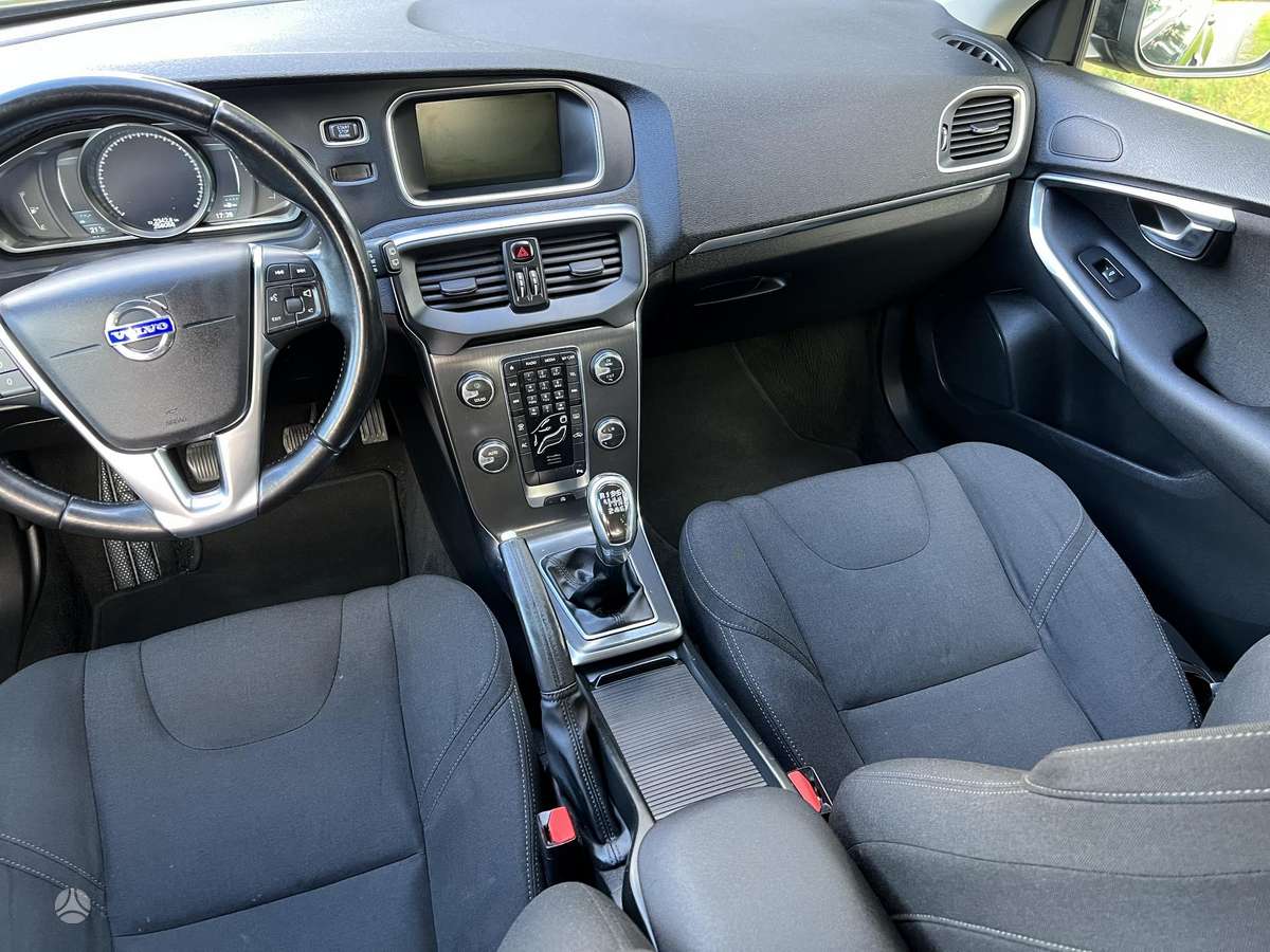 Volvo V40, 1.6 l., hatchback