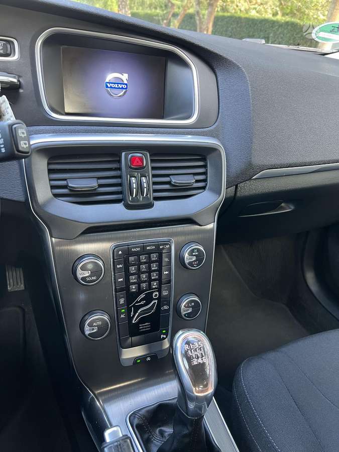Volvo V40, 1.6 l., hatchback