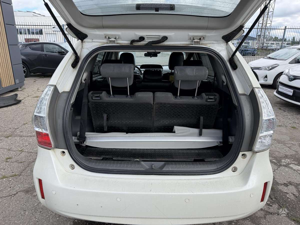 Toyota Prius+ - 10