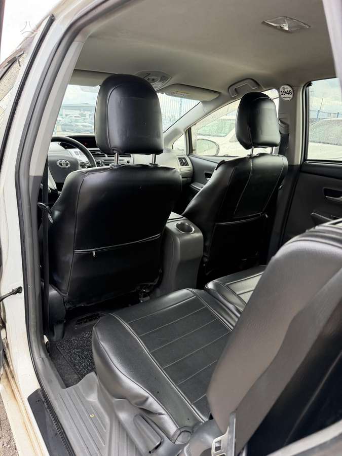 Toyota Prius+ - 11