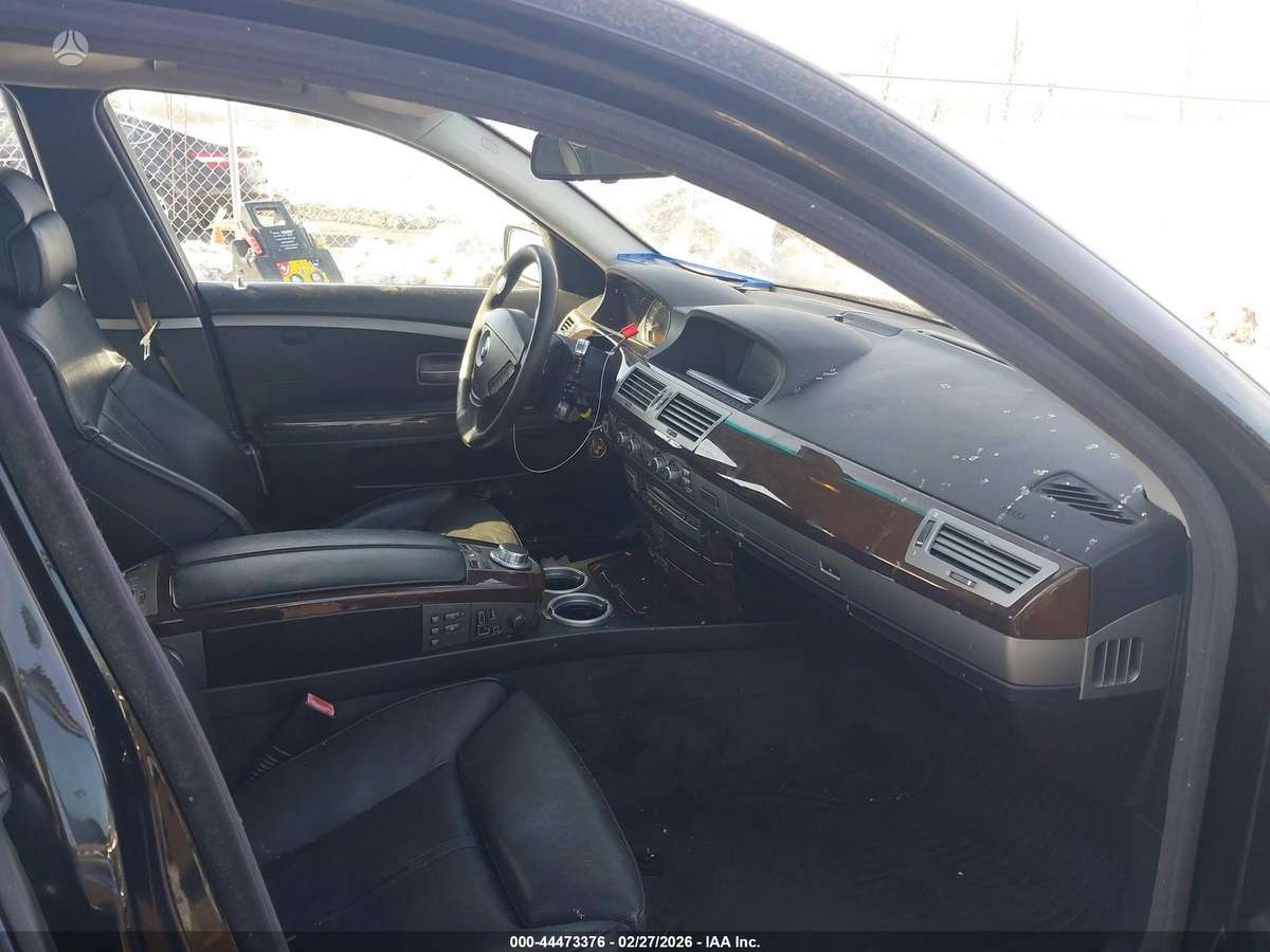 BMW 750, 4.8 l., Седан