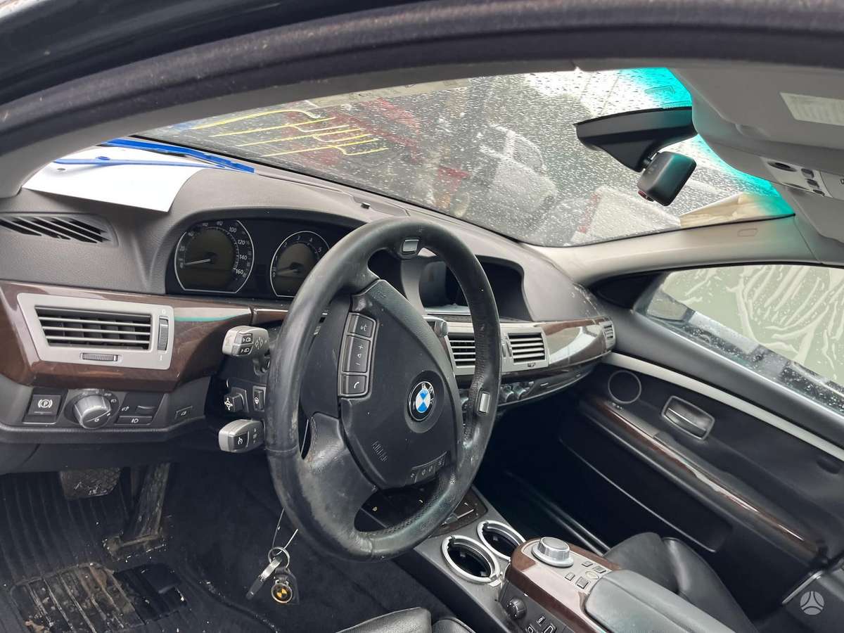 BMW 750, 4.8 l., Седан