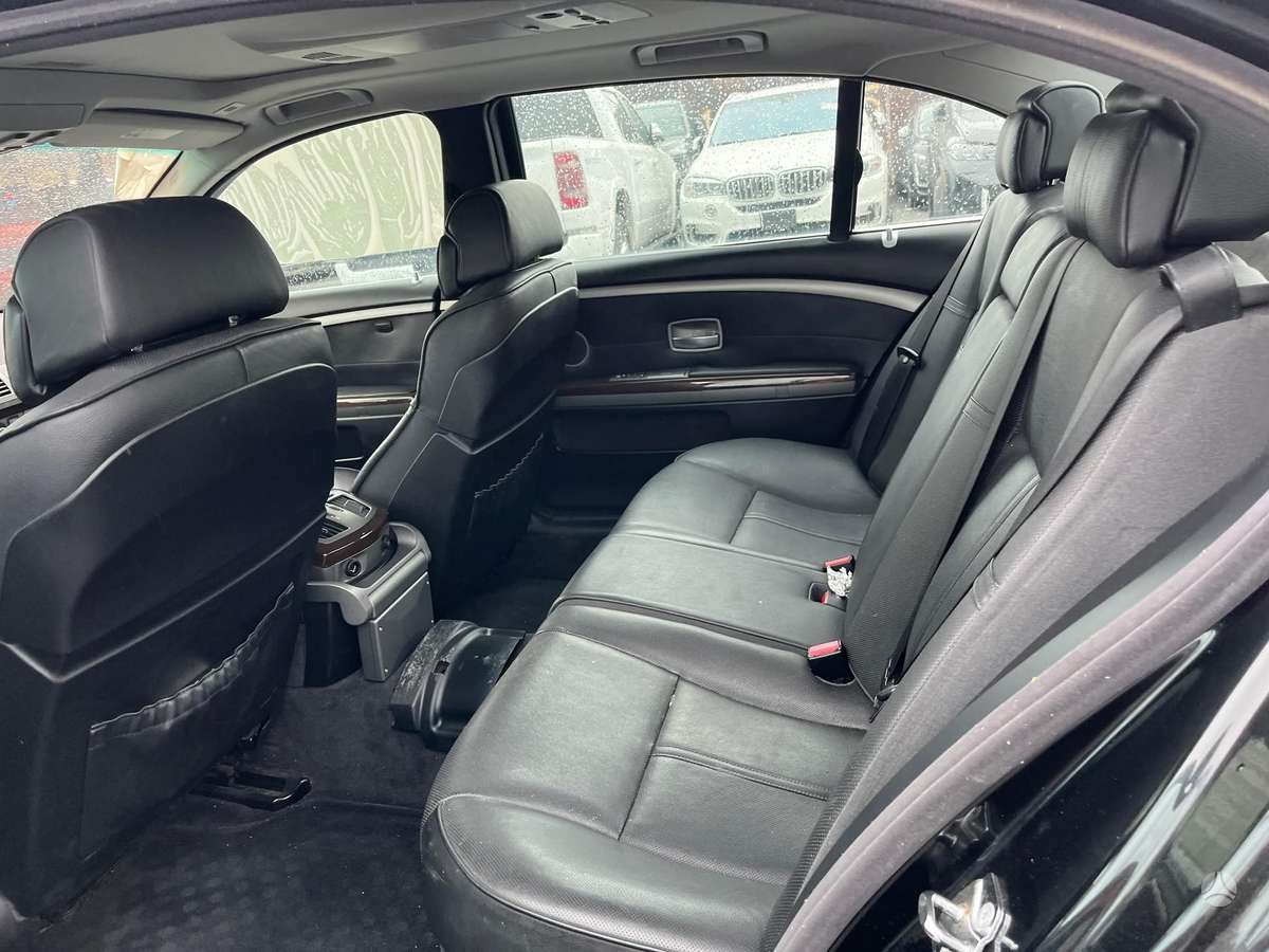 BMW 750, 4.8 l., Седан