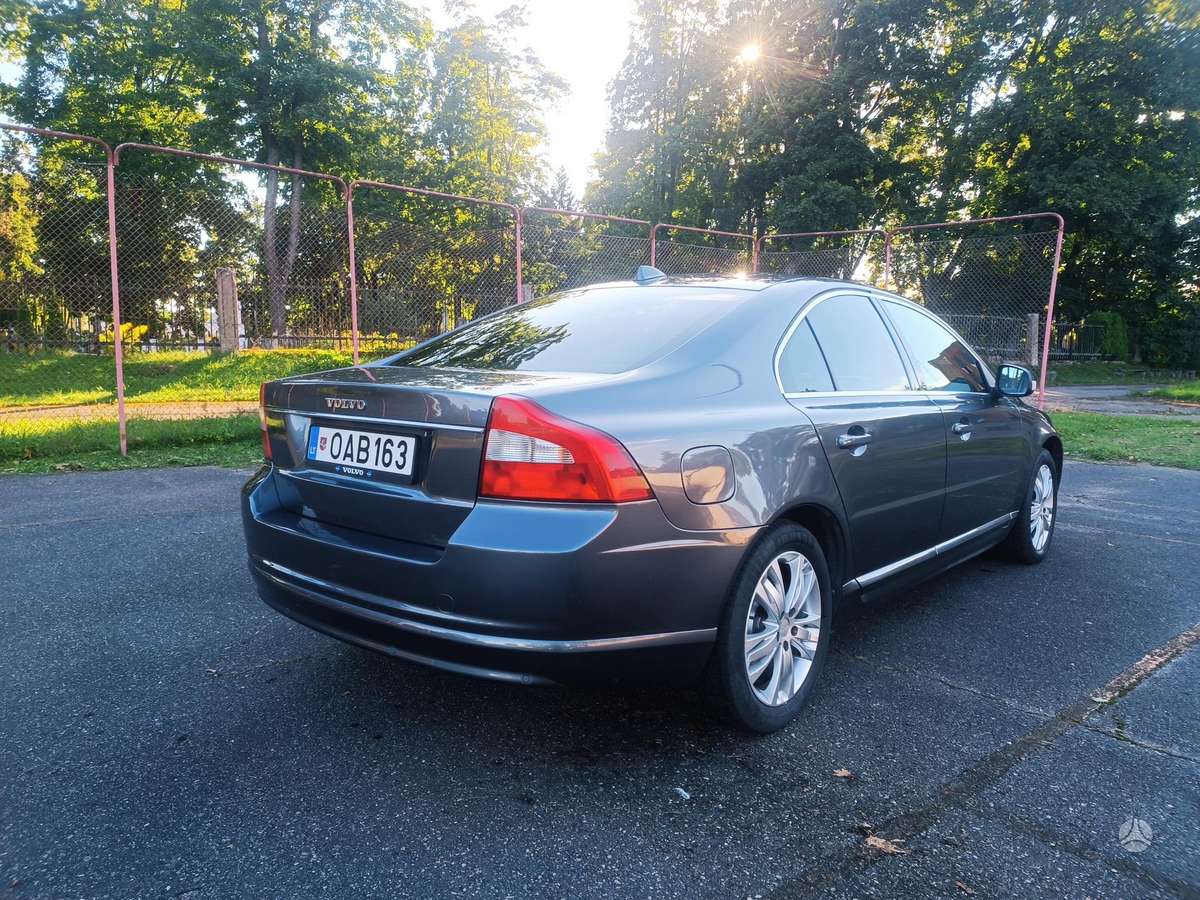 Volvo S80, 2.4 l., Седан