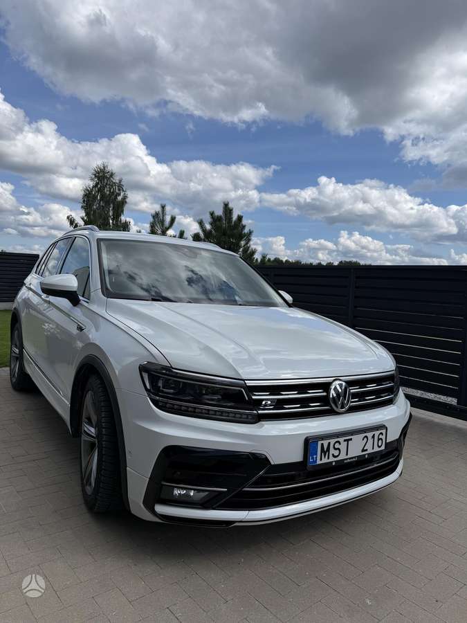 Volkswagen Tiguan - 1