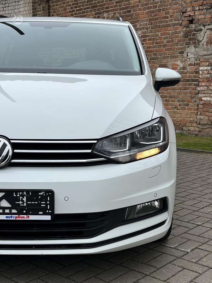 Volkswagen Touran - 12