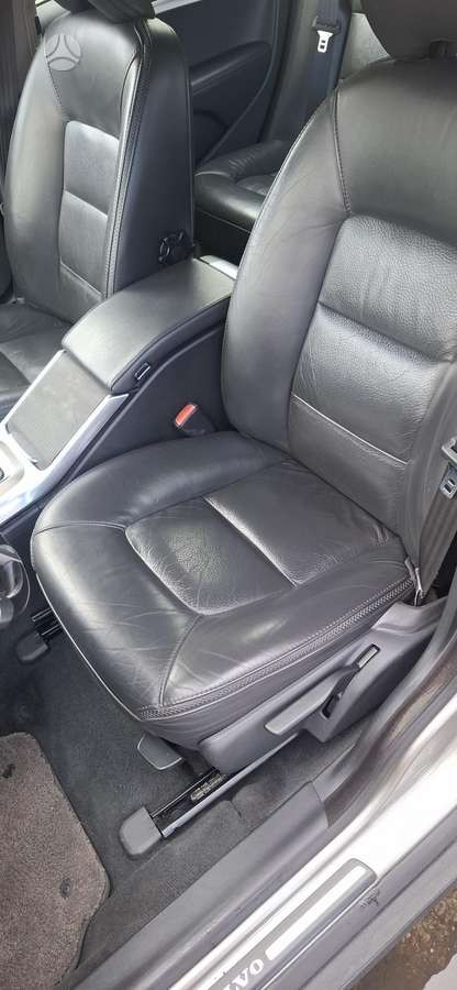 Volvo XC70 - 8