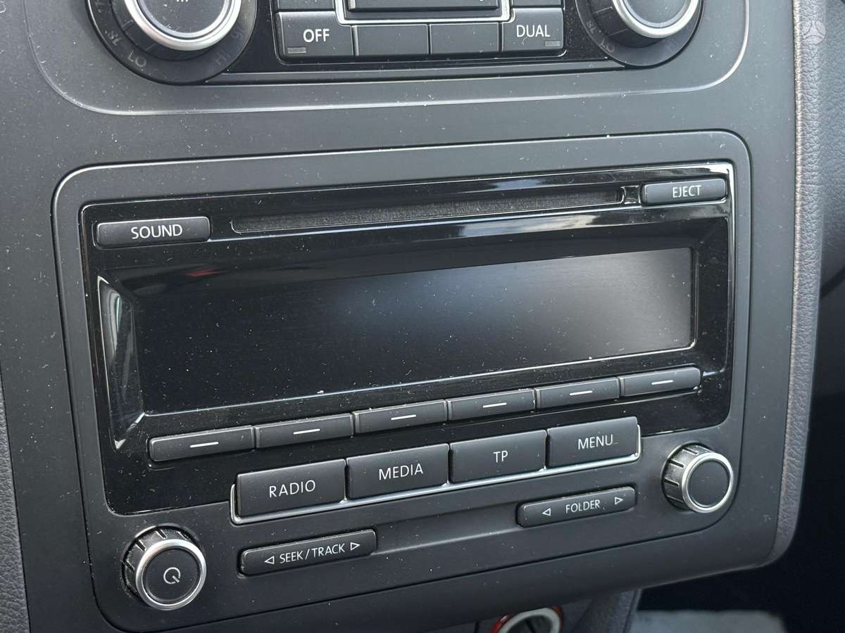 Volkswagen Touran - 10