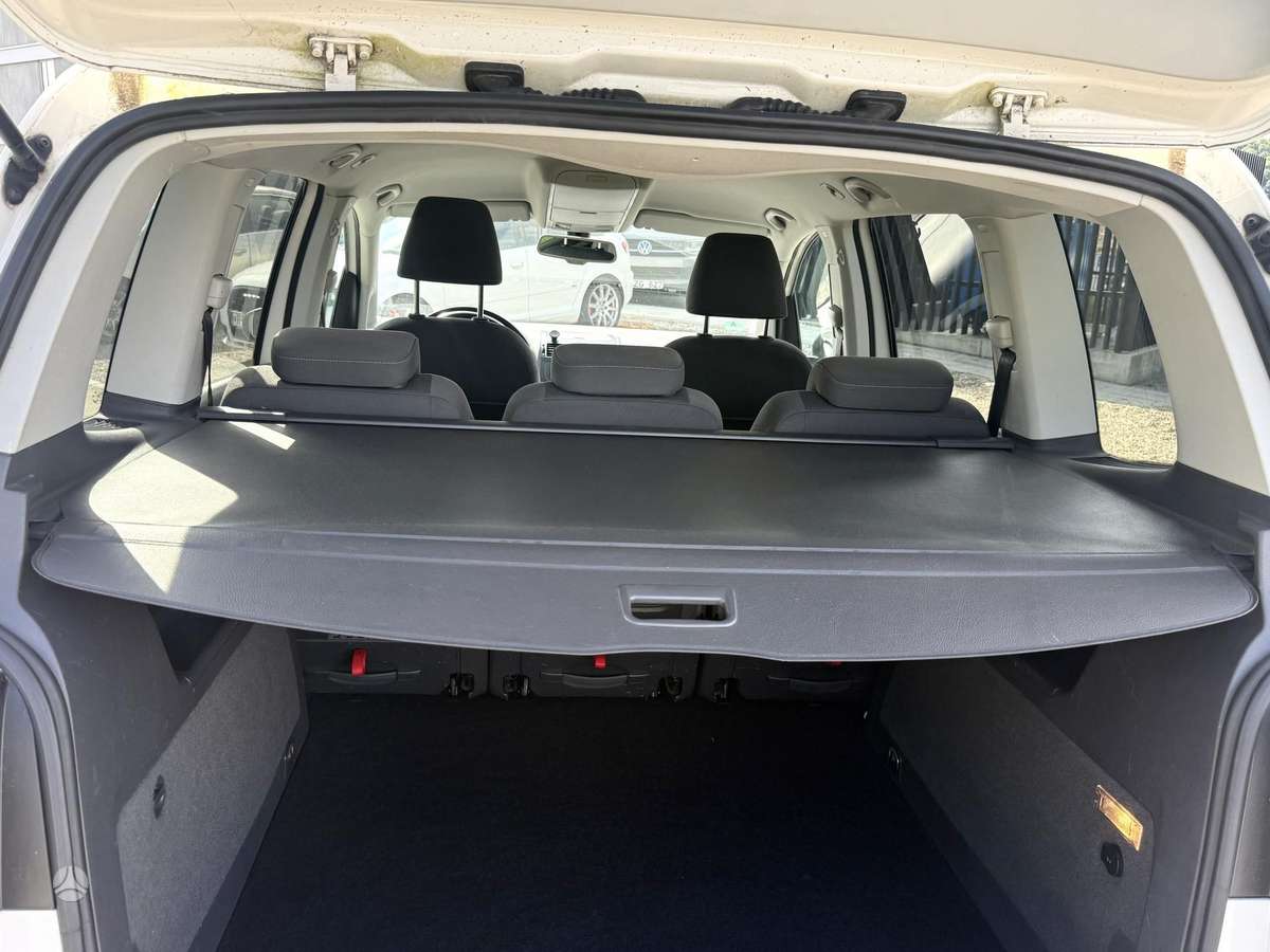 Volkswagen Touran - 12