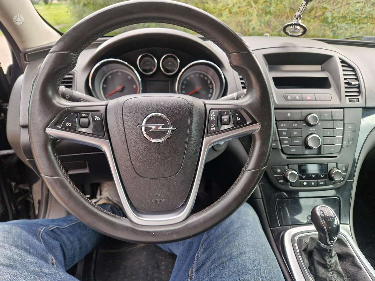 Opel Insignia, 2.0 l., Седан