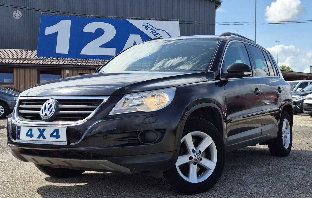 Volkswagen Tiguan - 1