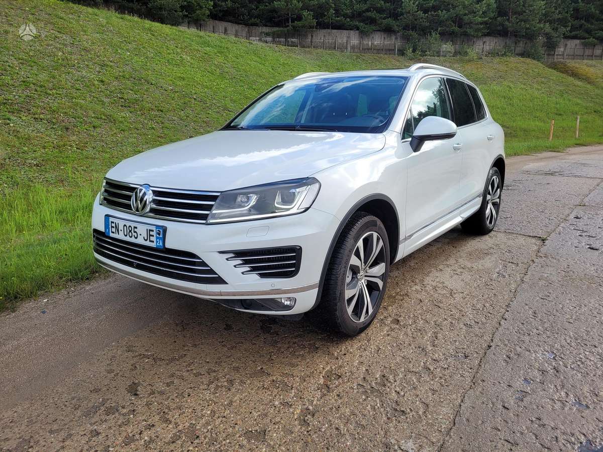 Volkswagen Touareg - 1