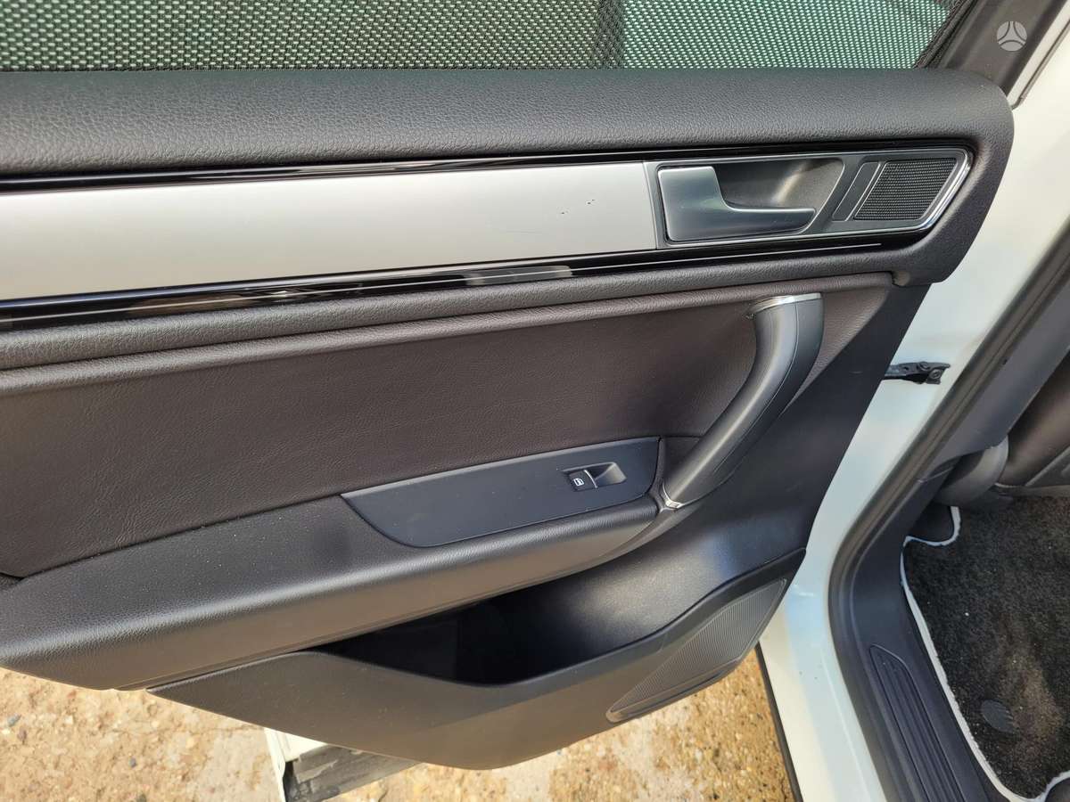 Volkswagen Touareg - 11
