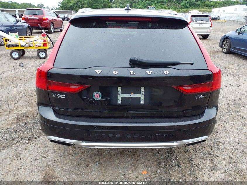 Volvo V90 Cross Country - 4