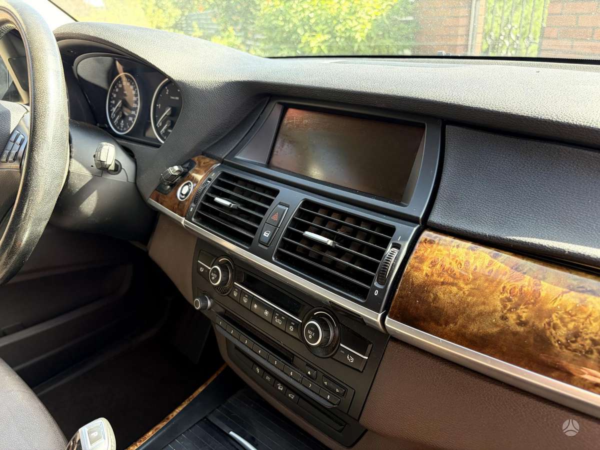 BMW X5, 3.0 l., Минивэн