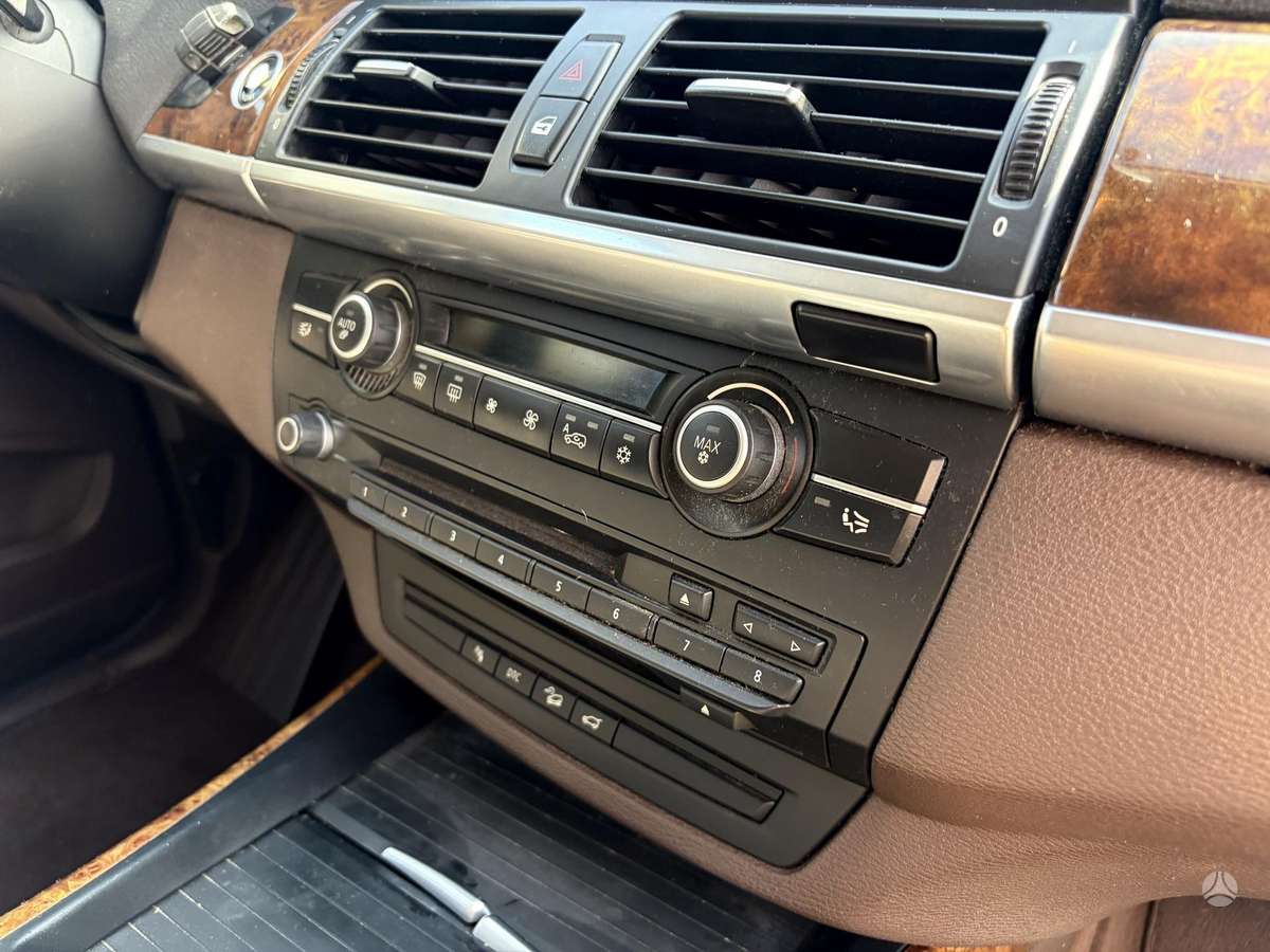 BMW X5, 3.0 l., Минивэн