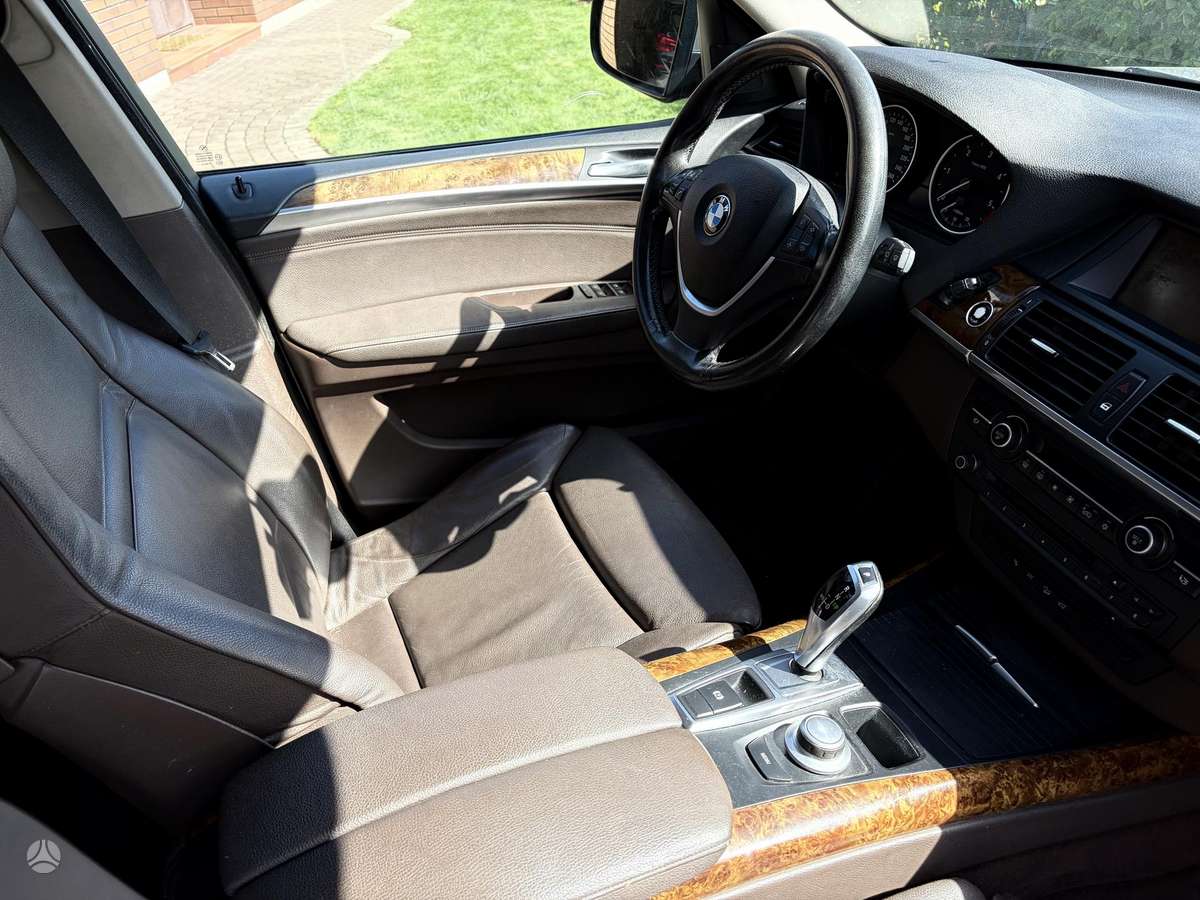 BMW X5, 3.0 l., Минивэн