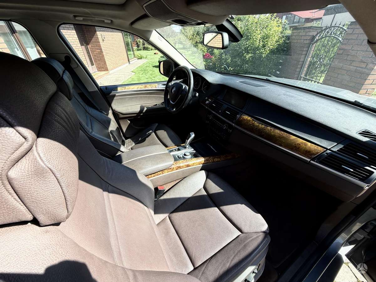BMW X5, 3.0 l., Минивэн