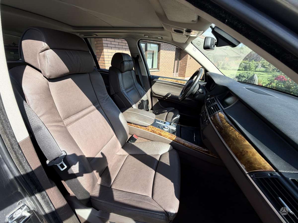 BMW X5, 3.0 l., Минивэн