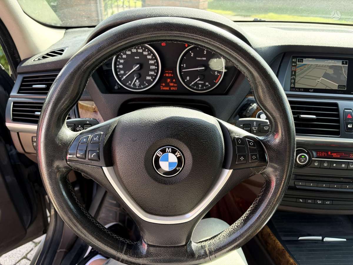 BMW X5, 3.0 l., Минивэн