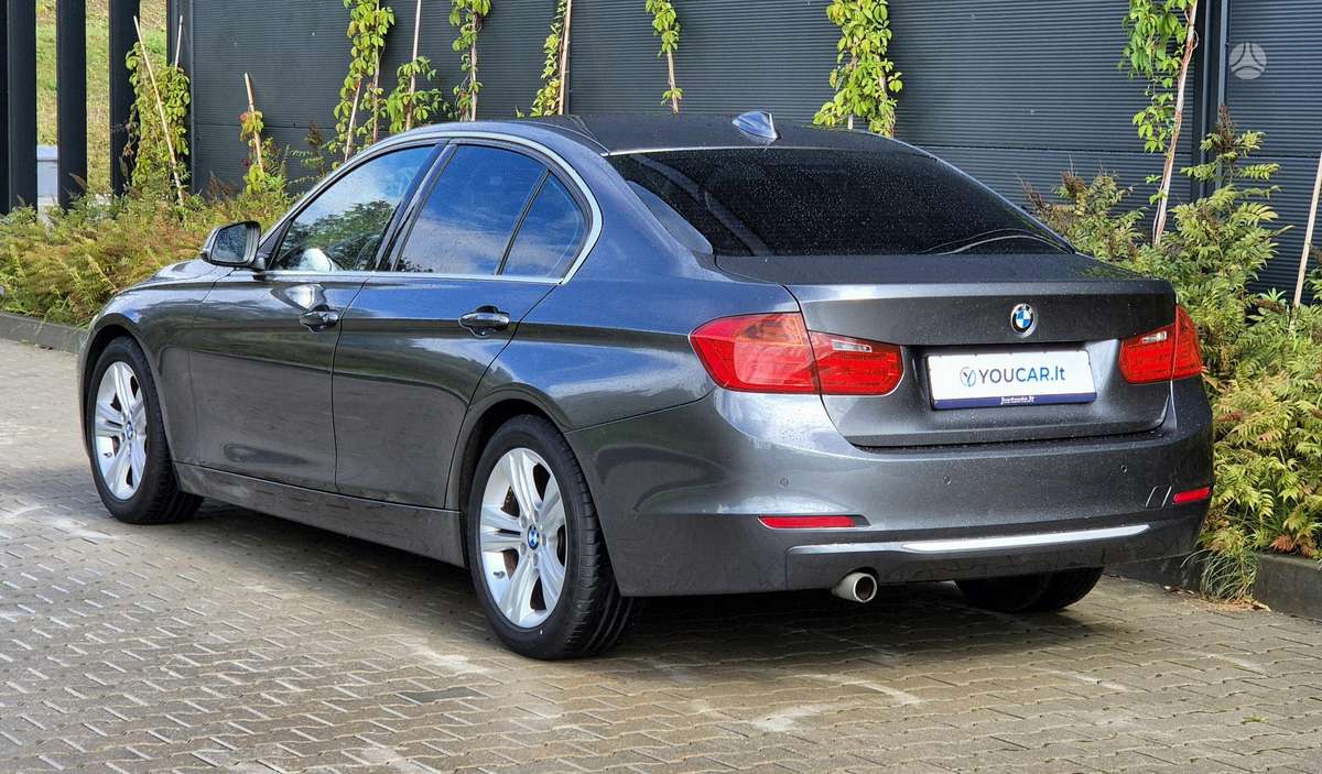 BMW 320, 2.0 l., saloon / sedan