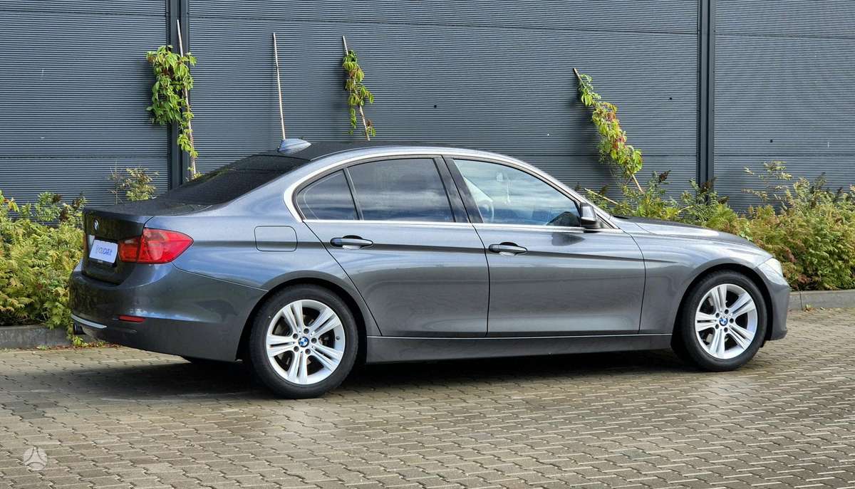 BMW 320, 2.0 l., saloon / sedan
