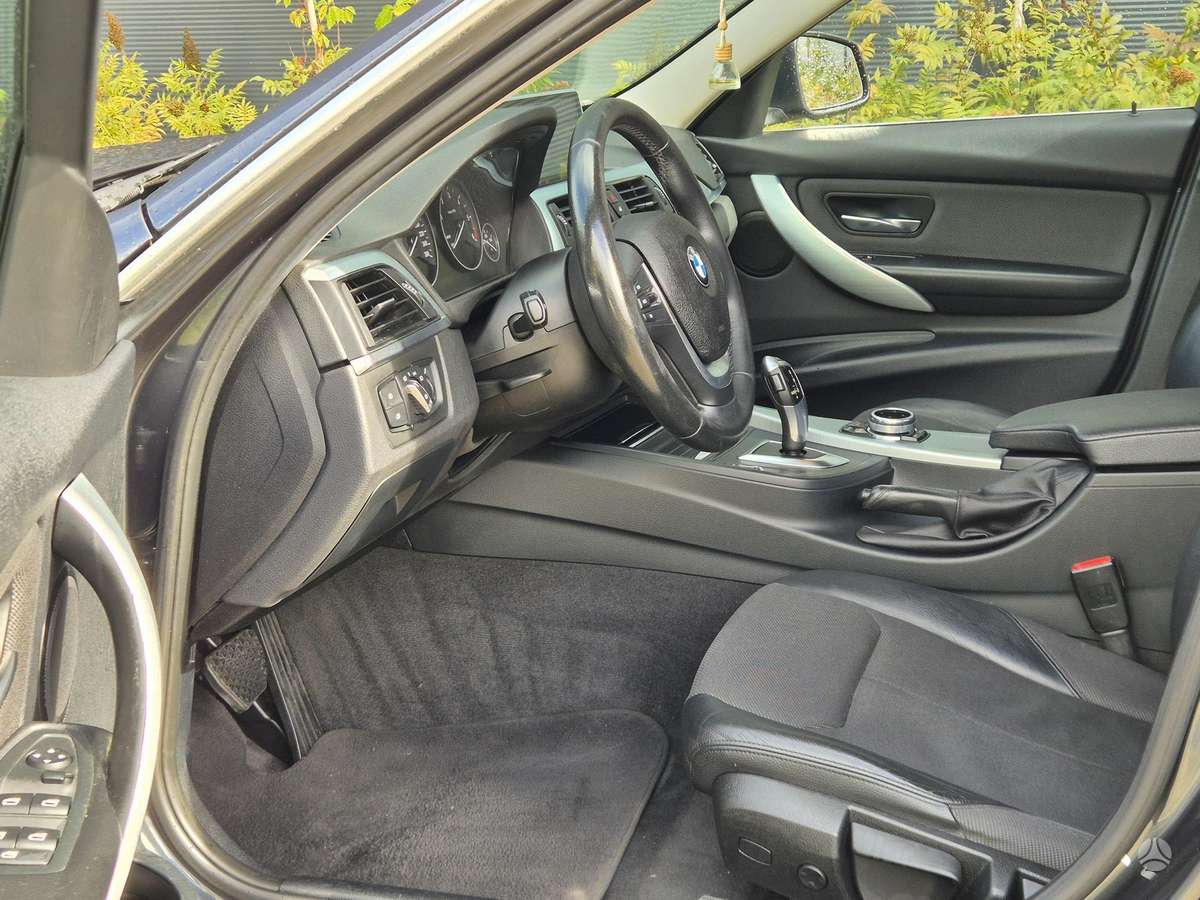 BMW 320, 2.0 l., saloon / sedan