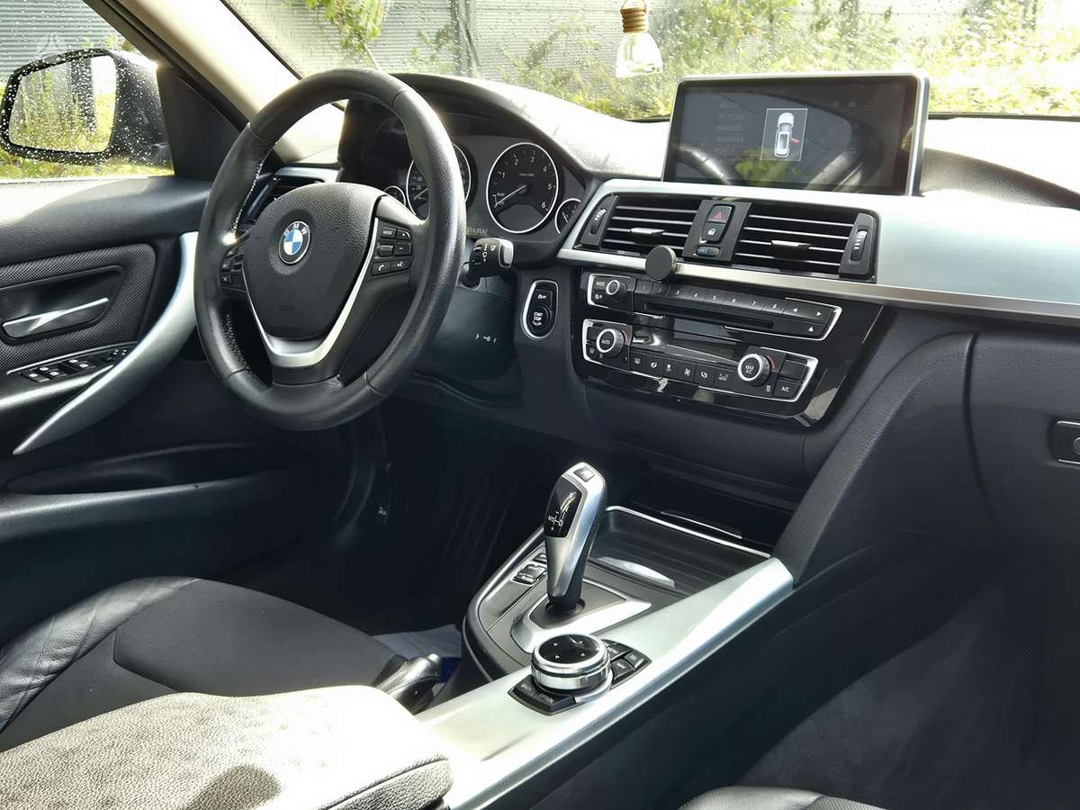 BMW 320, 2.0 l., saloon / sedan