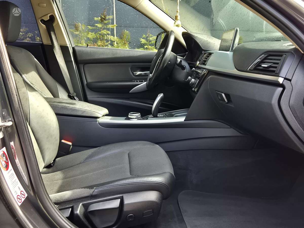 BMW 320, 2.0 l., saloon / sedan