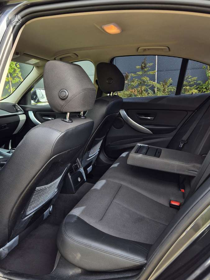BMW 320, 2.0 l., saloon / sedan