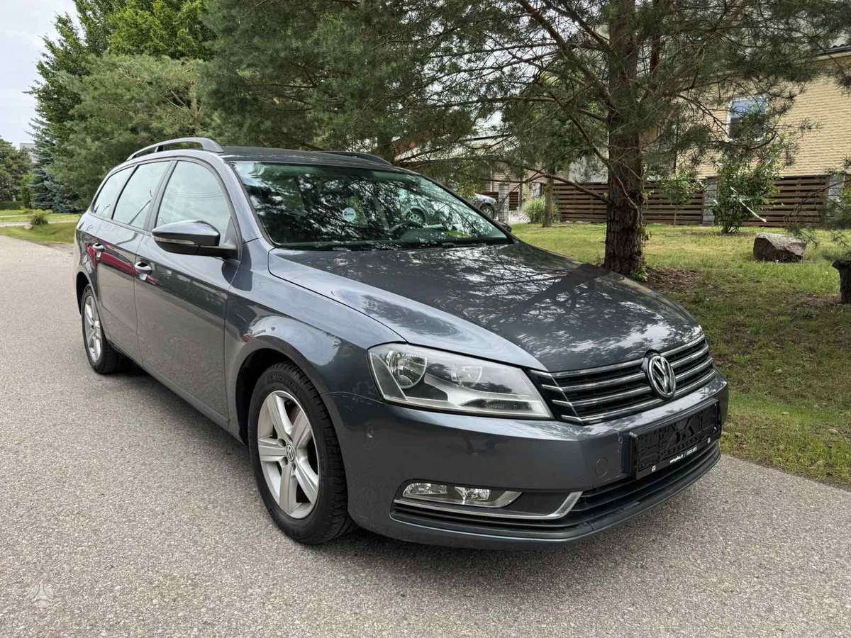 Volkswagen Passat - 1