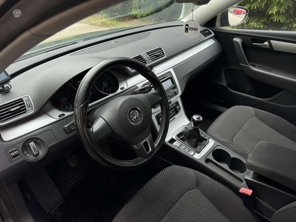 Volkswagen Passat - 10